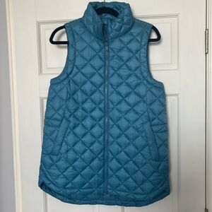 Like new, work once. Athleta Whisper Featherless vest. blue. Size medium tall
